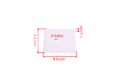 Filtr powietrza do wykaszarki Cabrio 347B w kolorze białym. Prostokątny kształt, z wymiarami 9,1 cm szerokości, 8,1 cm wysokości i 0,8 cm grubości. Widoczny otwór montażowy o wysokości 1,1 cm. Produkt leżący na płaskiej powierzchni.