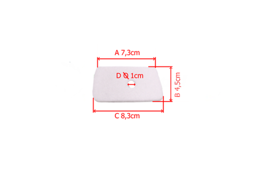 Filtr powietrza do wykaszarki McCulloch B28B w jasnym kolorze, prostokątny, z otworem o średnicy 1 cm. Wymiary: 7,3 cm (szerokość), 4,5 cm (wysokość), 8,3 cm (długość). Widoczny z przodu, na białym tle.