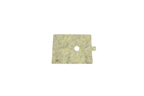 Filtr powietrza do wykaszarki Mcculloch Elite w kształcie prostokąta, wykonany z jasnego, teksturowanego materiału. Widoczny okrągły otwór montażowy pośrodku. Produkt leży na płaskiej powierzchni, na jednolitym tle.