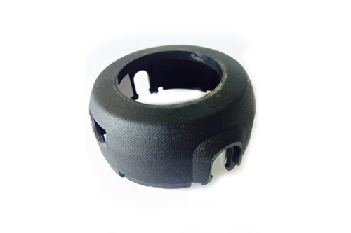 Czarna, plastikowa pokrywa dolna głowicy żyłkowej T25 o okrągłym kształcie z otwartą strukturą i wycięciami, pokazana na białym tle, idealna do montażu na głowicy żyłkowej.