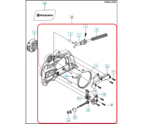 Czarny zespół hamulca i pokrywa sprzęgła pilarki Husqvarna 236e/240e/120e Mark II, teksturowana powierzchnia, frontalne ujęcie zbliżające elementy mocujące i system zaciskowy na jednolitym tle.