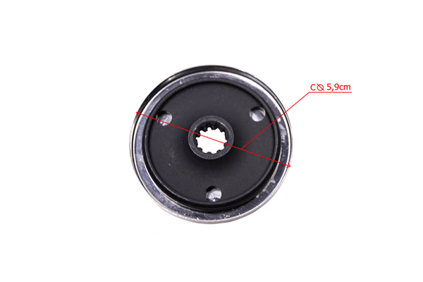 Tarcza pędna do wykaszarki Husqvarna, czarna, okrągła, średnica 5,9 cm, z metalowym pierścieniem, centralnym otworem z ząbkami do mocowania i czterema równomiernie rozmieszczonymi otworami montażowymi na białym tle.