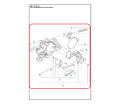 Zespół hamulca i pokrywa sprzęgła pilarki Husqvarna 135 Mark II, widoczne z boku na białym tle. Pokrywa ciemnoszara z detalami montażowymi, śruby i cięgno w zestawie. Czytelne napisy określają funkcje części.