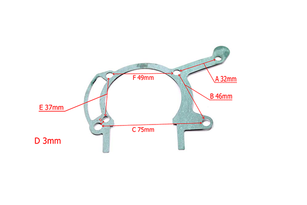 Uszczelka karteru kosy Husqvarna w kolorze srebrnym, wykonana z metalu. Widoczna z góry, ukazuje wycięcia oraz otwory montażowe. Wymiary: A 32mm, B 46mm, C 75mm, D 3mm, E 37mm, F 49mm. Ułożona na białym tle.