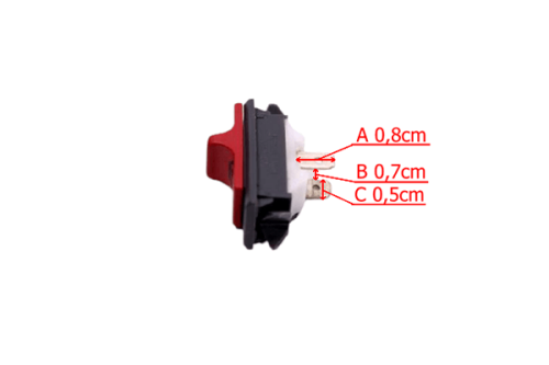 Wyłącznik do wykaszarek McCulloch i Partner, w kolorze czerwono-czarnym. Produkt widoczny z boku, z wymiarami oznaczonymi jako A 0,8 cm, B 0,7 cm, C 0,5 cm. Zawiera plastikową obudowę z przyciskiem oraz złączem. Układ poziomy, na białym tle.
