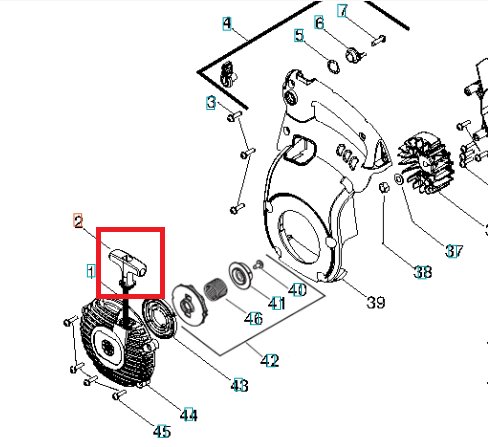 Dźwignia rozrusznika dmuchawy 125B/wykaszarki 128R Husqvarna w kolorze szarym, z przyciskiem uruchamiającym. Widok z boku, ukazujący detale konstrukcji i wyraźne oznaczenia. Element leżący na płaskiej powierzchni, otoczony częściami silnika.