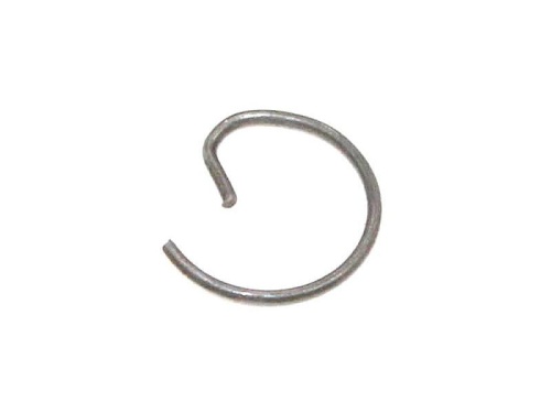 Metalowy pierścień sprężynujący do dmuchawy Husqvarna 125B/132HBV, okrągły z wycięciem, leżący na jednolitym tle. Brak dodatkowych oznaczeń. Do narzędzi ogrodowych.