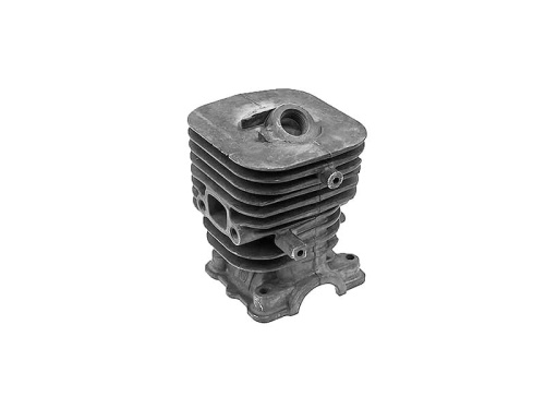 Cylinder dmuchawy Husqvarna 125B, 125BVX, metalowy element w odcieniach szarości, z wyraźnymi żeberkami chłodzenia. Ujęcie z boku, stojący. Widać otwory montażowe oraz gwint na górze. Tło białe, co podkreśla szczegóły produktu.