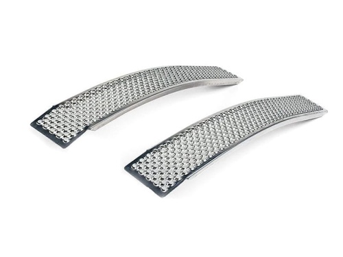 Rampy załadunkowe 150x20x3,5 cm Husqvarna, stalowe z antypoślizgowymi noskami i wzorem zapewniającym dobrą przyczepność, idealne do ciężkich ładunków i transportu.