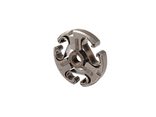 Sprzęgło do pilarki Husqvarna 565/572XP/XPG, metalowe, okrągłe, z wytłoczeniami. Widoczne oznaczenia i gwint centralny. Obiekt orientowany frontalnie, na białym tle, prezentujący detale konstrukcyjne. Brak dodatkowych elementów.