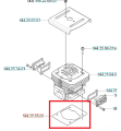 Uszczelka cylindra dmuchawy Husqvarna, prostokątna, wykonana z gumowego materiału. Widoczna w czerwonej ramce, z wytłoczonym wzorem wewnętrznym. Ujęcie z góry, leżąca na płaskiej powierzchni, prezentująca detale mocowania oraz kontur uszczelki.