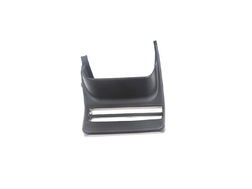 Dźwignia hamulca pilarki Husqvarna 385XP/390XP w kolorze czarnym, wykonana z tworzywa sztucznego. Uchwyty z przodu mają dwie szpary. Produkt fotografowany z przodu, w pozycji leżącej na jednolitym tle. Wymiary nieokreślone, bez widocznych napisów.