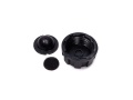Czarny korek paliwa do kosiarek NAC z wyraźnym gwintem. Zestaw obejmuje korek główny, pokrywkę oraz okrągły filtr. Widok frontalny, wszystkie elementy leżą obok siebie na białym tle, ukazujące ich szczegóły oraz dopasowanie.