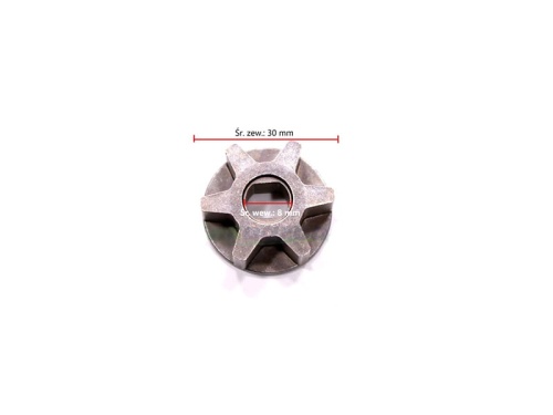 Koło/zębatka do pilarek P818 Partner w metalicznym kolorze, o średnicy zewnętrznej 30 mm i wewnętrznej 8 mm, widoczne w ujęciu frontalnym. Produkt z sześcioma wycięciami promieniowymi, idealny do zastosowań w narzędziach elektrycznych.