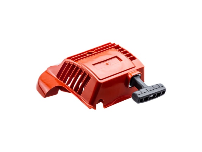 Rozrusznik kompletny kosy Husqvarna 327RX/RDX, 326RX w intensywnym czerwonym kolorze. Widok z boku, ukazujący uchwyt oraz wentylacyjne żebra. Element wykonany z tworzywa sztucznego o matowej fakturze, przeznaczony do montażu w sprzęcie ogrodniczym.