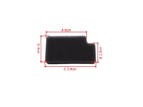Filtr powietrza dmuchawy McCulloch GBV325 w kolorze czarnym, prostokątny kształt z zaokrąglonym bokiem. Wymiary: 6 cm x 7,4 cm x 2,9 cm. Widoczny detal w strukturalnym materiale piankowym, umieszczony na białym tle.