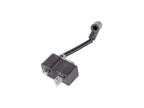 Cewka modułu zapłonowego do pilarki CS50S McCulloch w kolorze czarnym. Produkt widoczny z boku, leżący na jednolitym tle. Wymiary: prostokątny korpus z jednym wejściem i przewodem, widoczny szczegół mocowania.