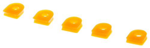 Podkładka do śruby napinacza pilarki Husqvarna, w jaskrawym żółtym kolorze, wykonana z plastiku. Wymiary niewielkie, kształt prostokątny z okrągłym otworem na środku. Produkt leży płasko, ukazując gładką fakturę. Na białym tle.