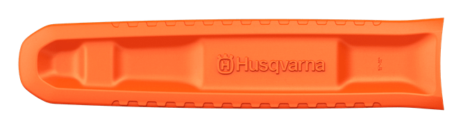 Osłona prowadnicy HUSQVARNA w intensywnym pomarańczowym kolorze, wykonana z tworzywa sztucznego, o prostokątnym kształcie. W górnej części widoczny napis Husqvarna. Położona poziomo, z wyraźnie zaznaczonymi detalami, na jednolitym tle.