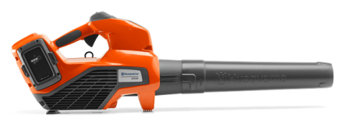 Pomarańczowa dmuchawa akumulatorowa 325iB z ergonomicznym uchwytem, czarną rurą wylotową, logo Husqvarna i panelem sterującym. Gładka powierzchnia, prostokątny kształt, nowoczesny design.