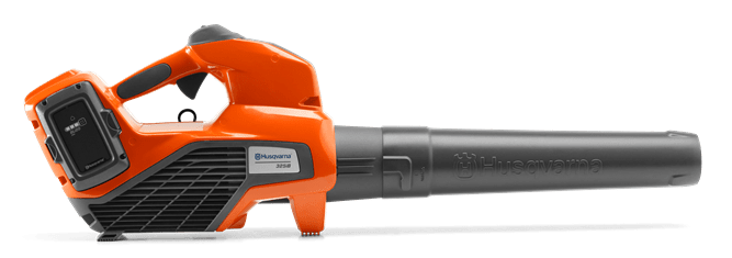 Pomarańczowa dmuchawa akumulatorowa 325iB z ergonomicznym uchwytem, czarną rurą wylotową, logo Husqvarna i panelem sterującym. Gładka powierzchnia, prostokątny kształt, nowoczesny design.