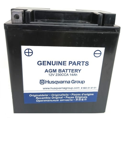Akumulator żelowy Husqvarna TC/CTH w obudowie prostokątnej, czarny, z etykietą na przedniej stronie. Widoczny napis GENUINE PARTS oraz specyfikacja: AGM BATTERY 12V 230CCA 14Ah. Ujęcie frontalne, produkt leży poziomo, na prostym tle.
