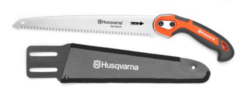 Piła prosta Husqvarna 300 mm z metalowym ostrzem i ergonomiczną rączką w czarno-pomarańczowym kolorze. Produkt leży na ciemnym tle, obok znajduje się osłona. Widoczne logo Husqvarna oraz informacja o długości ostrza.