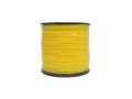 Linka tnąca o średnicy 2,7 mm i długości 240 m, w kolorze jasnym żółtym, zwinięta na czarnym bębnie. Produkt prezentowany w pozycji stojącej, widoczny kształt spirali. Idealny do wykorzystania w urządzeniach ogrodowych.
