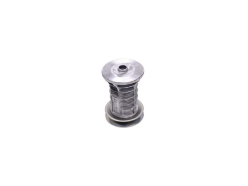 Adapter noża do kosiarki Husqvarna LC 348V, LC 348VI, LC 353V w kolorze metalicznym. Widoczny z góry, stojący, z wyraźnym otworem pośrodku. Tekstura jest gładka, z delikatnym wzorem. Brak oznaczeń i widocznych detali dekoracyjnych.