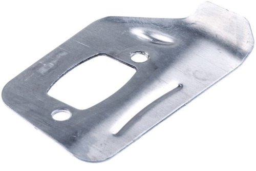 Metalowy, srebrny deflektor cieplny do pilarek Husqvarna 545/550XP, prostokątny z wycięciem i dwoma otworami montażowymi, chroniący przed nadmiernym ciepłem, widok z boku na jasnym tle.