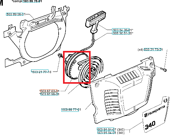 Koło linowe do pilarki Husqvarna 340E/345, wykonane z metalu, w kolorze czarnym. Zestaw zawiera elementy montażowe. Produkt przedstawiony z boku, na jednolitym tle, ukazującym szczegóły konstrukcji oraz czytelne oznaczenia.