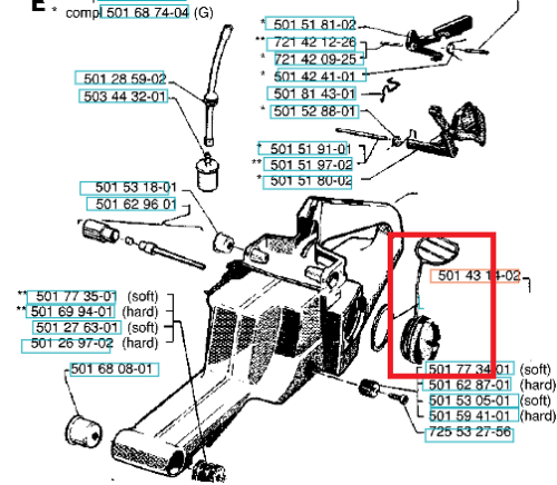 Korek paliwa do pilarki Husqvarna 266/268, czarny, okrągły z wytłoczeniem na górze. Umieszczony w pozycji pionowej, widoczny kąt z boku. Element mocujący wystający z boku. Na białym tle, bez dodatkowych akcesoriów.