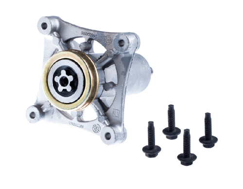 Adapter noża do traktorów TC138/TC238 Husqvarna, metalowa konstrukcja, wykończenie w kolorze srebrnym. Produkt leży na białym tle, widok frontalny z zamontowanym łożyskiem centralnym. Obok znajdują się cztery czarne śruby montażowe.