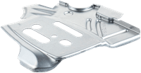 Osłona karteru pilarki Husqvarna 545 Mark II, aluminiowa, metaliczna, w kolorze srebrnym, z widocznymi otworami montażowymi. Produkt przedstawiony z góry, w pozycji leżącej, ukazujący detale wykończenia i otwory, które umożliwiają mocowanie.