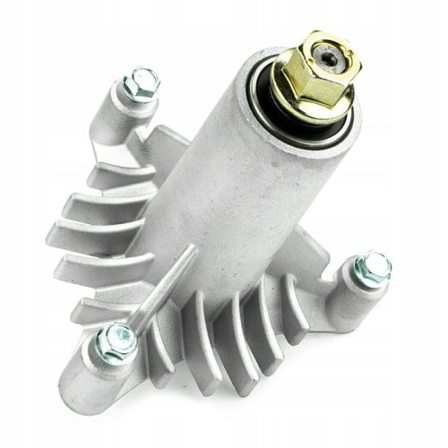 Adapter noża do traktorów TC138L/TC238T Husqvarna w kolorze srebrnym, wykonany z metalu, z cylindrycznym rdzeniem i żebrowaną podstawą. Widoczne gwinty mocujące oraz złoty zawór na górze. Produkt złożony, ujęty frontalnie na jasnym tle.