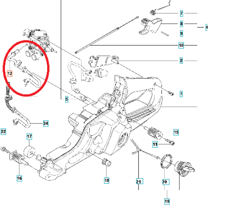 Przewód paliwa do pilarki Husqvarna 545, 550XP, 555 w kolorze czarnym, elastyczny, z wtyczkami na obu końcach. Ujęcie pokazuje przewód w kontekście montażu, umieszczony w centralnej części schematu. Wyraźne oznaczenie numeru 12.