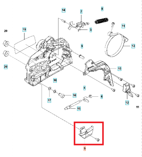 Prowadnik łańcucha do pilarki Husqvarna 465 Rancher, 556 w detalu. Element metalowy w kształcie prostokąta, z wycięciem na łańcuch, widoczny z przodu. Kolor czarny, z widocznymi otworami montażowymi. Ułożony poziomo, na białym tle.