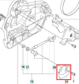 Prowadnik łańcucha do pilarki Husqvarna 545/555, widoczny z boku. Metalowy, o prostokątnym kształcie, z naniesionymi numerami części. Zaznaczone mocowanie w formie otwartego uchwytu. Tło białe, co ułatwia skupienie na szczegółach produktu.