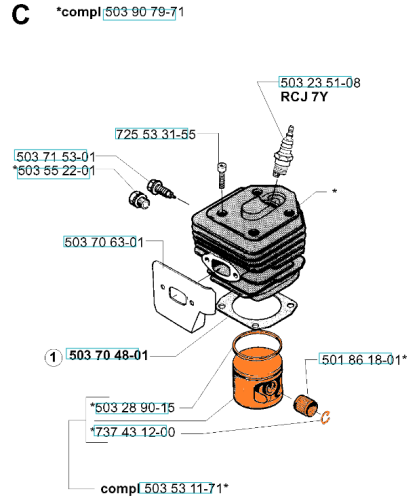 Tłok pilarki 262XP w pozycji stojącej, widoczne metaliczne części, cylinder, świeca zapłonowa i otwory montażowe na białym tle. Zawiera tłok i pierścienie do montażu.