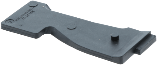 Część zamienna do pilarki Husqvarna, czarna osłona z tworzywa, kształt prostokątny z zaokrąglonymi krawędziami, widoczne otwory do mocowania. Zdjęcie w zbliżeniu, ukazuje detal i strukturę materiału.