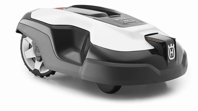 Obudowa robota koszącego Automower 310/315 w kolorze białym, pomarańczowym i grafitowym. Ujęcie frontalne, złożony produkt na jednolitym tle. Wyraźne logo Husqvarna z przodu, widoczna struktura powierzchni. Bez dodatkowych akcesoriów.