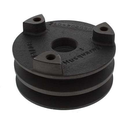 Koło pasowe Rider P 520D/P 525DX Husqvarna w kolorze czarnym, o okrągłym kształcie, z trzema mocowaniami. Ujęcie z góry, produkt leży płasko na jednostajnym tle. Widoczne logo i numery identyfikacyjne.