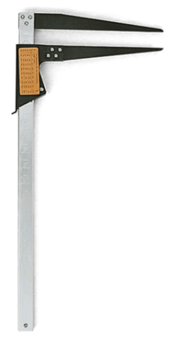 Średnicomierz 36 cm Husqvarna w kolorze srebrnym z czarnymi końcówkami. Ujęcie z boku, stojący. Wyraźne oznaczenie wymiaru na metalowej części, solidna konstrukcja przeznaczona do precyzyjnych pomiarów. Użyteczny w rzemiośle i budownictwie.