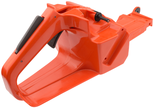 Zbiornik paliwa do pilarki Husqvarna 3120XP w intensywnym pomarańczowym kolorze, z ergonomiczną rączką. Przedmiot leży na białym tle, w układzie frontalnym. Widoczne otwory montażowe oraz elementy mocujące podkreślają funkcjonalność.