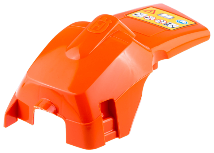 Pomarańczowa pokrywa cylindra pilarki Husqvarna 346XP, 353, widok z boku na płaskiej powierzchni. Informacje ostrzegawcze na górze, logo Husqvarna z przodu.