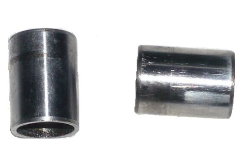 Tuleja pilarki Husqvarna 346XP, 357XP, wykonana z metalu, posiada cylindryczny kształt. Widoczna powierzchnia jest błyszcząca, z delikatnymi liniami od obróbki. Pokazuje dwa różne warianty rozmiarowe, stojące obok siebie na białym tle.