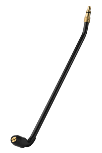 Lanca z zagiętą dyszą, czarna, z mosiężnym końcówką. Produkt zbliżony do maksymalnej długości, widoczny z boku, stojący. Zagięta końcówka ułatwia dotarcie do trudno dostępnych miejsc. Idealny element do myjek ciśnieniowych Husqvarna.