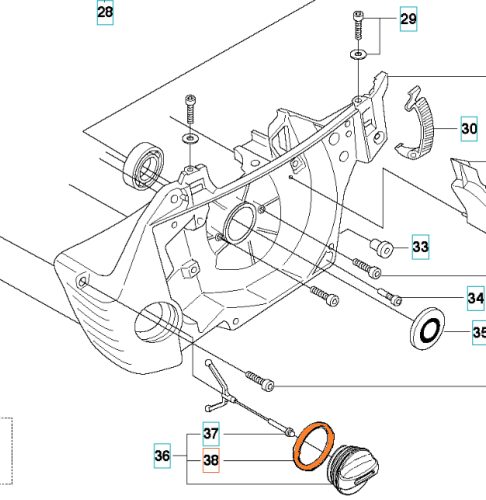 Uszczelka korka paliwa do pilarki Husqvarna 130, 357XP, 550XP, w kolorze pomarańczowym, wykonana z gumowanego materiału. Ujęcie z boku, pokazujące detal oraz kształt uszczelki, leżącej na blacie roboczym z widocznymi elementami montażowymi w tle.