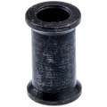 Tuleja cylindra pilarki Husqvarna 545 Mark II w kolorze czarnym, cylindryczny kształt, matowa powierzchnia z widocznymi rowkami. Ujęcie z boku, produkt leżący. Przeznaczona do mocowania w pilarkach.