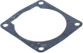 Uszczelka cylindra pilarki 3120 XP Husqvarna w kształcie kwadratu z okrągłym wycięciem. Wykonana z czarnego, teksturowanego materiału, z trzema otworami mocującymi. Ujęcie z boku, ukazujące jej krawędzie, na białym tle.